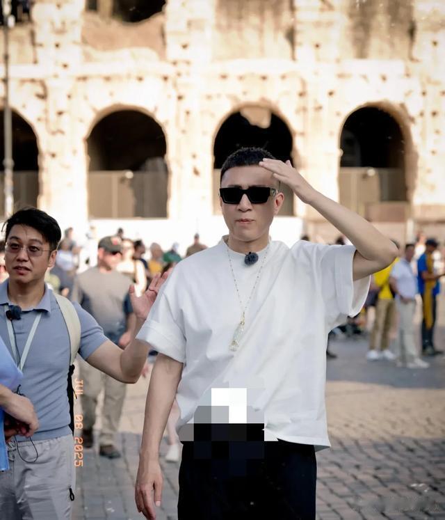 陈赫、孙红雷、刘宇宁、马德里广场被偶遇，孙红雷朗诵诗歌很搞笑