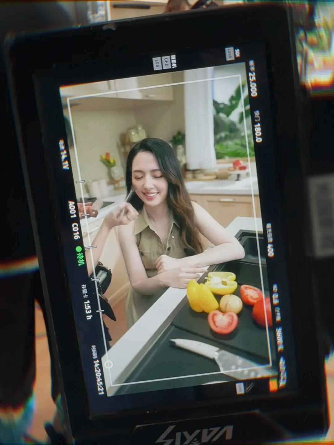 郭碧婷曝台北家中内景！面积小装修简陋，长了白发浓妆遮不住疲惫