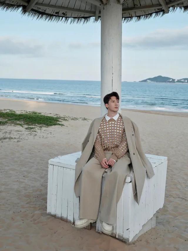 阿娇关智斌海边大片，阿娇瘦身成功颜值回春，两人在一起好养眼！