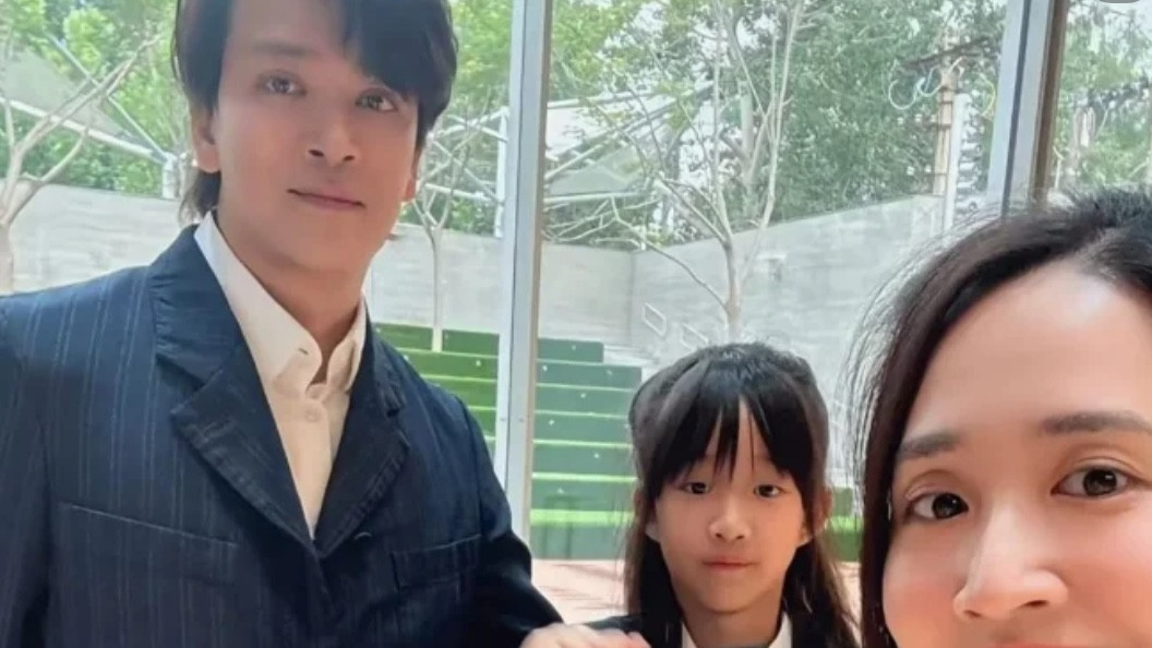 香港知名男星近况曝光！出席活动眼睛浮肿，面部僵硬被指整容过度