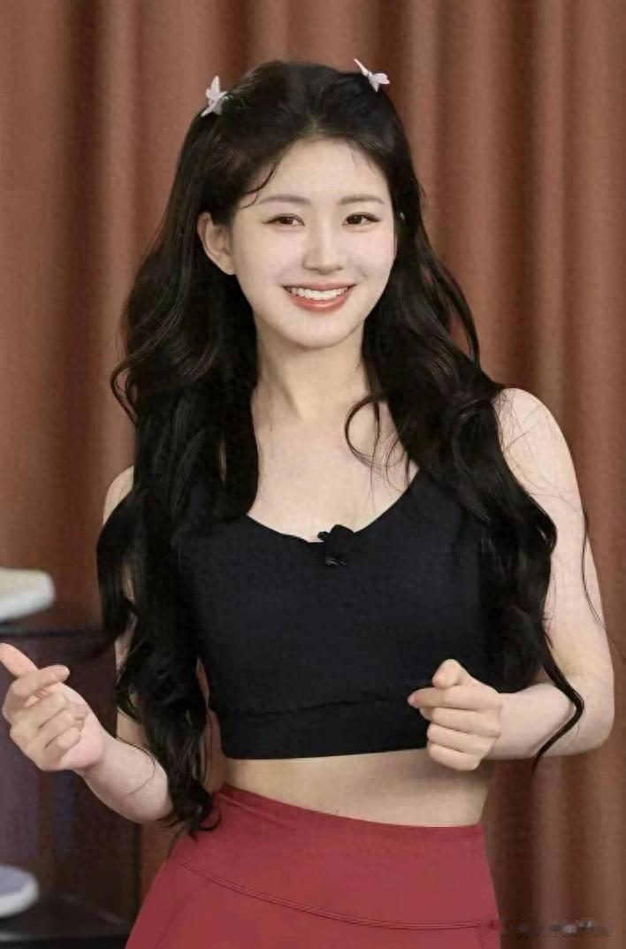 赵露思瑜伽裤炸屏!3.6亿追看的\肥美天花板\,这腰臀比科学吗