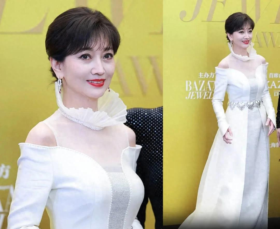 芭莎珠宝盛典红毯：高圆圆气质出众，张予曦好瘦，王栎鑫底妆过白