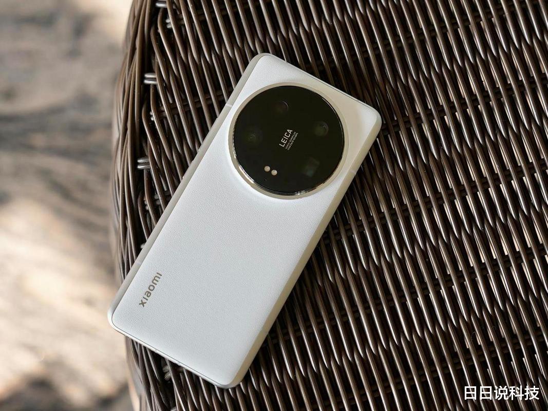 小米果断清仓,从6999元跌至3935元,徕卡影像+2K屏幕+双向卫星