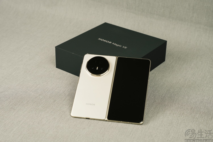 荣耀Magic V5评测:既薄又强,重新定义AI旗舰大折叠