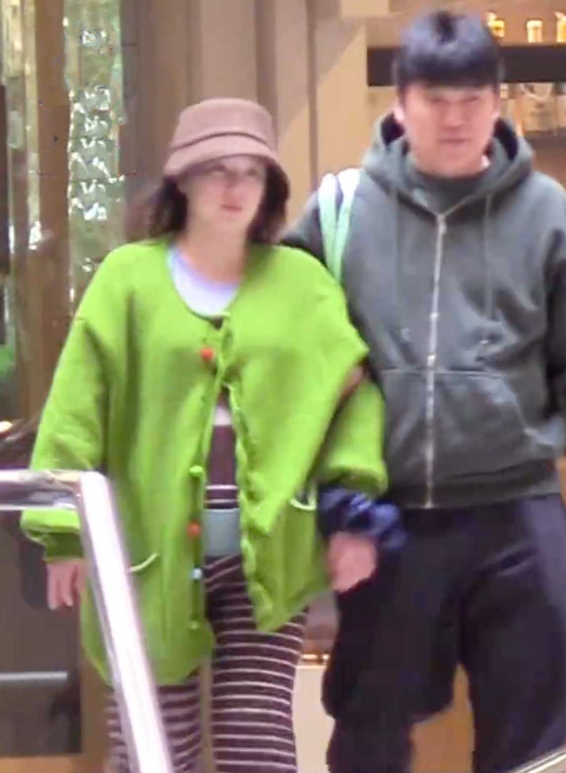 演都不演了！阚清子被曝生女后，恶心的事情发生了，还不止一件