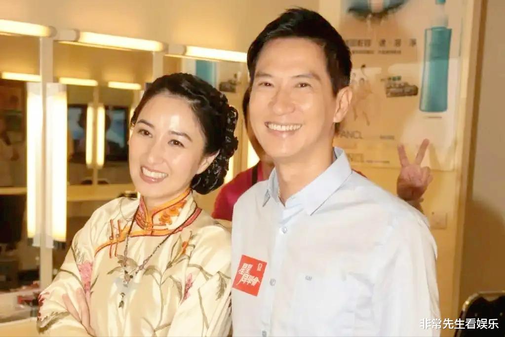 61岁关咏荷好美,素颜出席粉丝聚会,张家辉傲娇回应,真娶到宝了