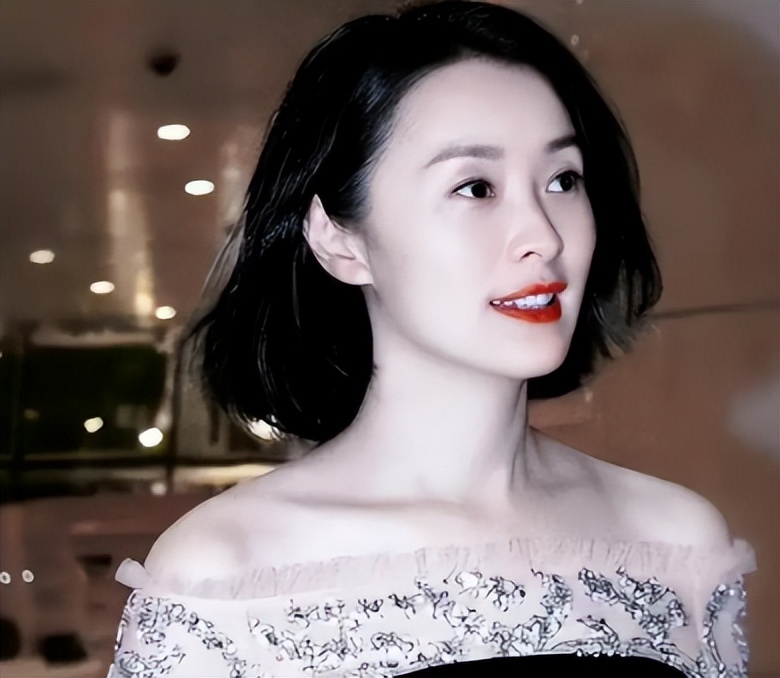 陈建斌没想到，九三晚会结束一个月，吴越因一个举动再次口碑暴涨