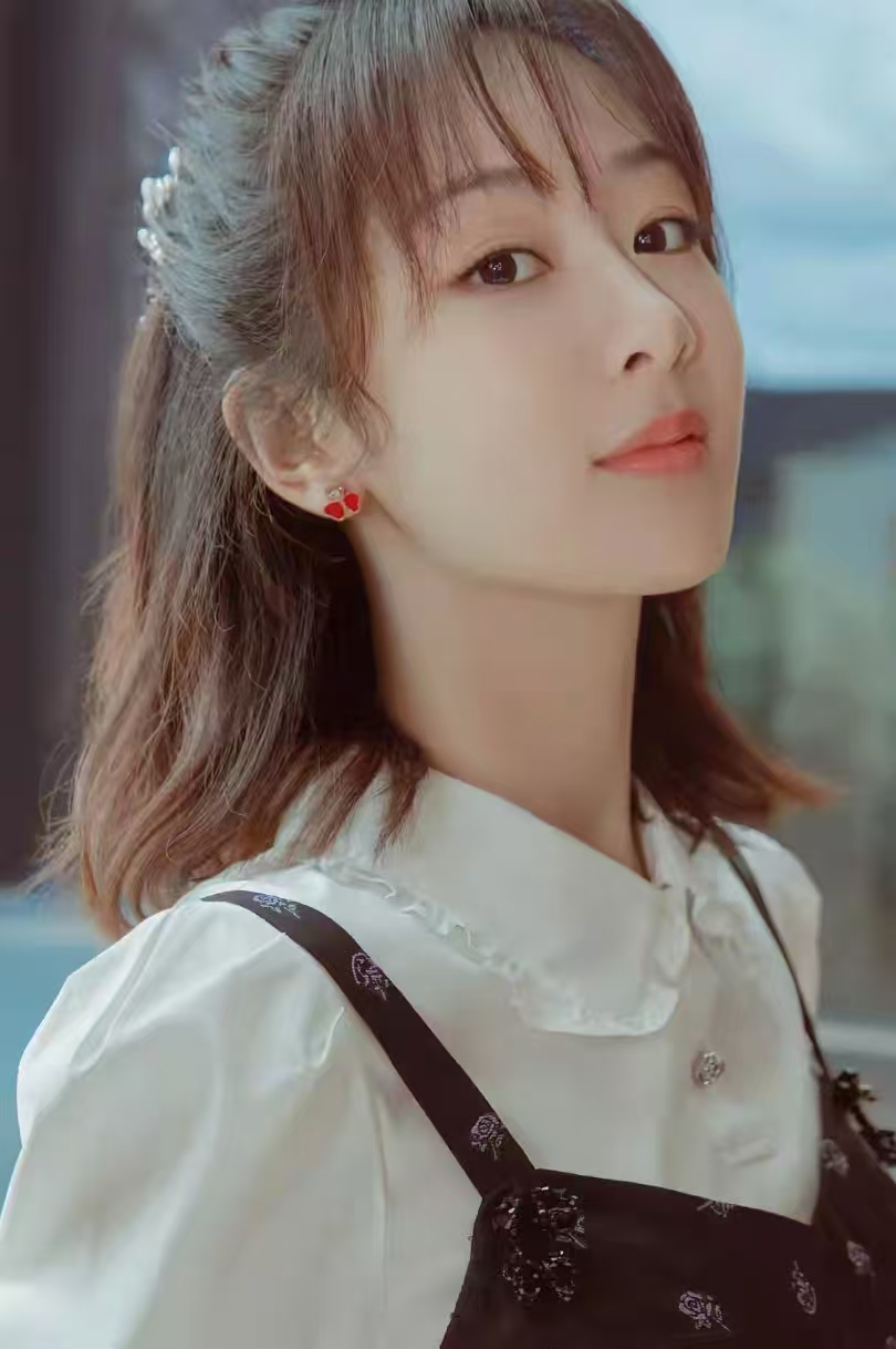 这一次，被央视点名的杨紫，彻底“撕”碎了宋丹丹的体面！