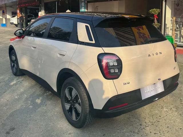 老婆糊涂啊降到6万多的吉利银河L6混动不买，要买辆埃安UT纯电