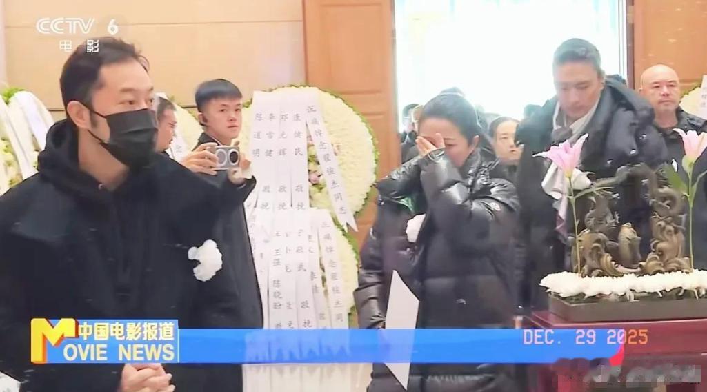 翟俊杰追悼会:儿子含泪接待,李雪健走路蹒跚,颜丙燕痛哭 太催泪
