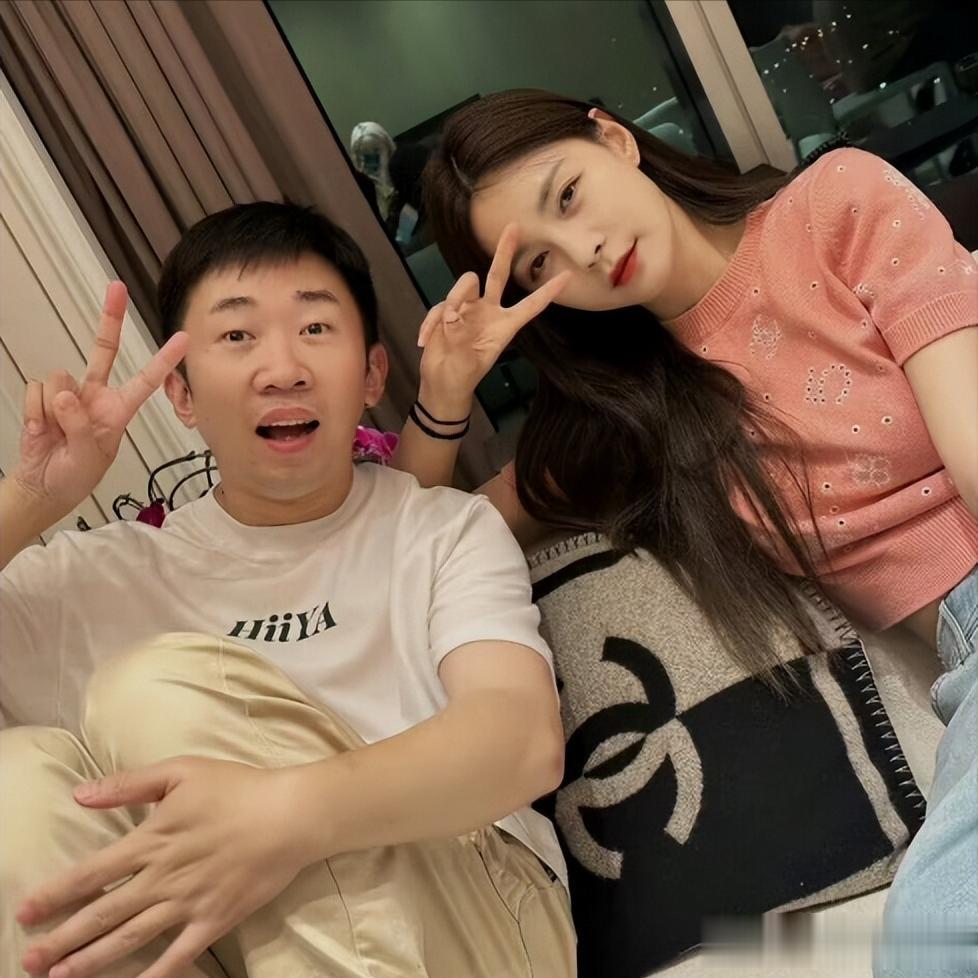沈梦辰和杨迪在跨年发生肢体冲突？本人下场回应，婉称交情依旧