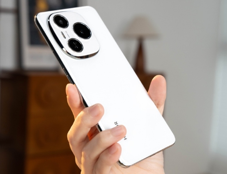 荣耀续航王跌至“新低价”,256GB+四曲屏+8000mAh,电池耐用六年