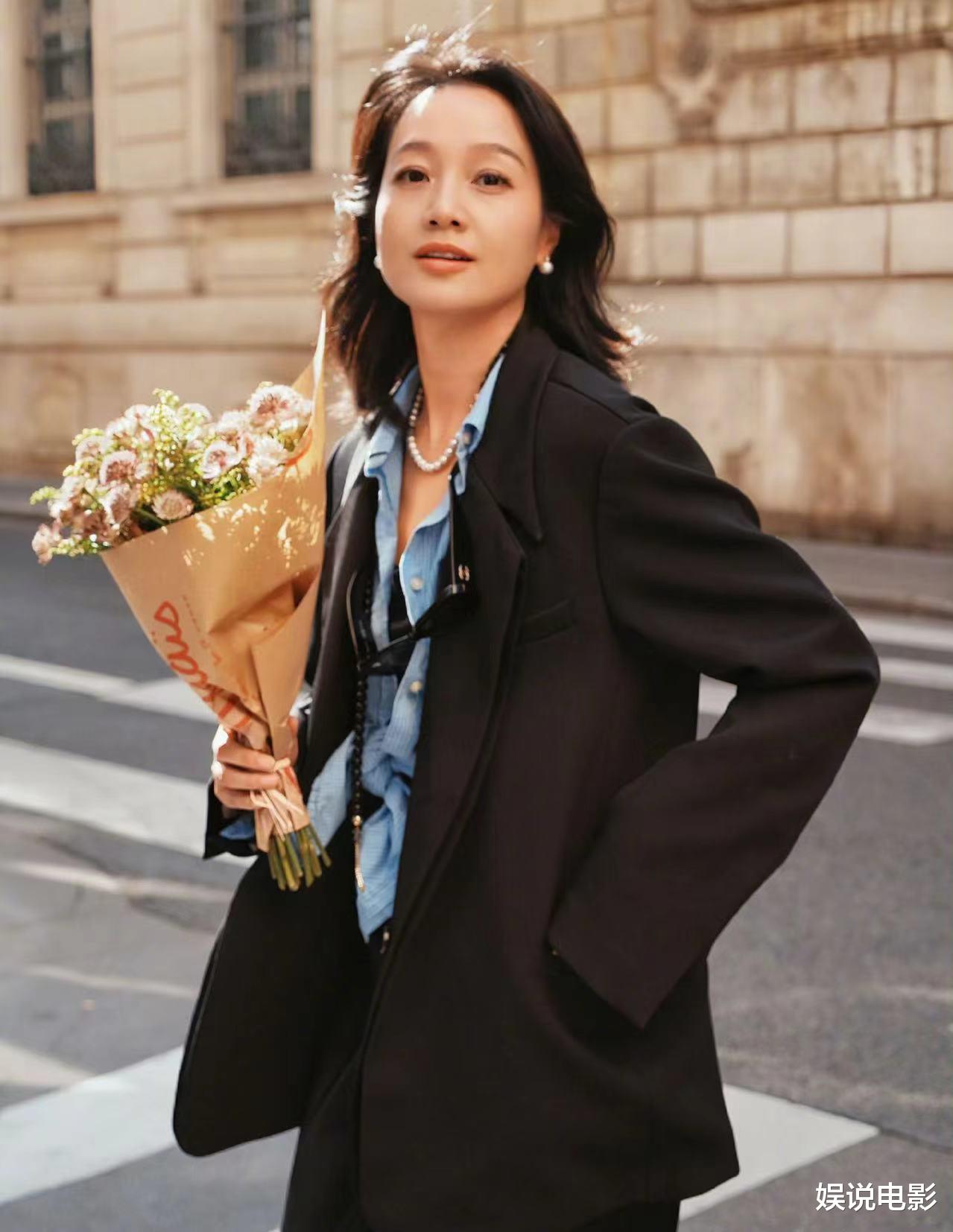 朱丹和周一围牵手散步,患难夫妻很好磕