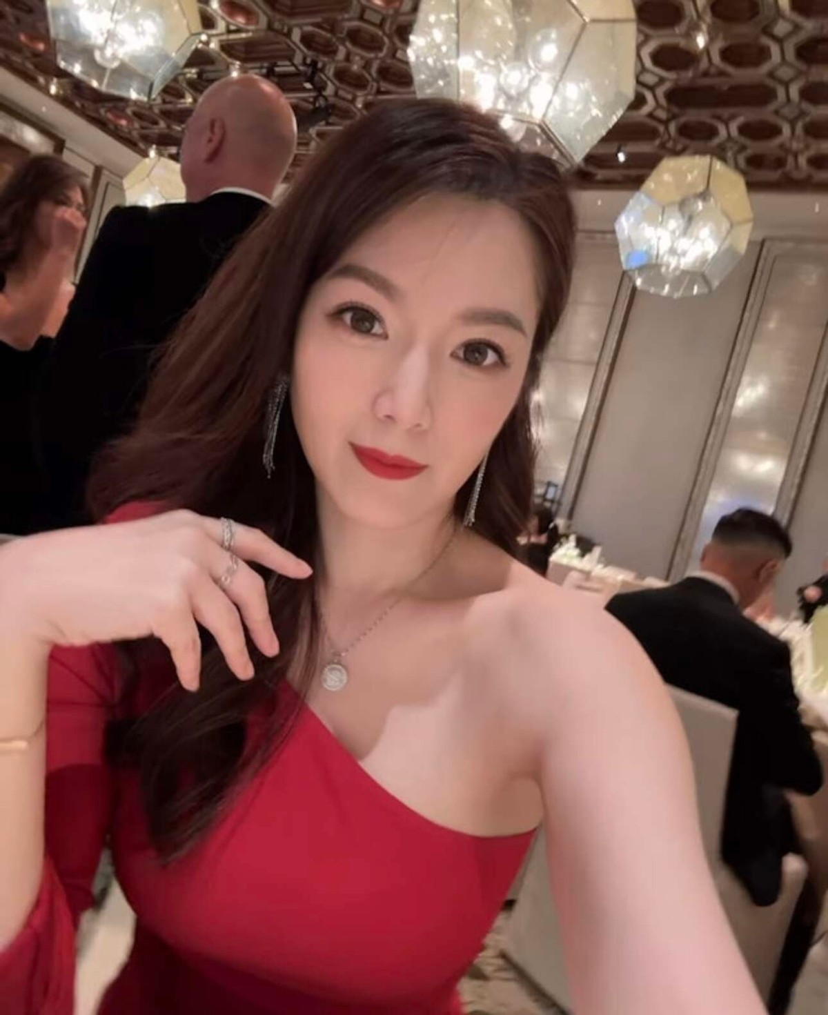 TVB前花旦离婚后有意复出拍剧,与大台高层关系好,直言等联系