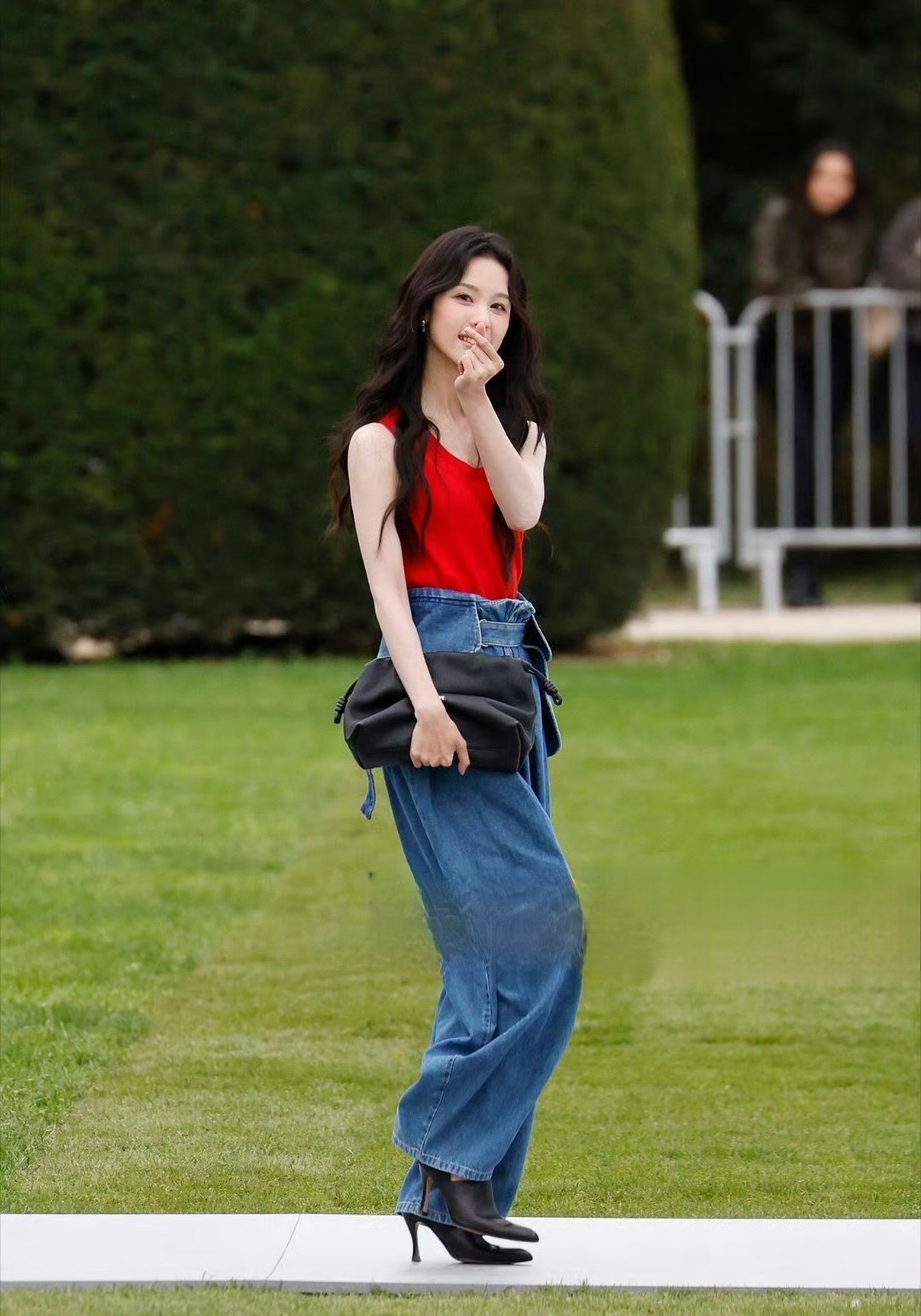 10.4日娱乐瓜:王一博 王俊凯 龚俊 檀健次 敖瑞鹏 罗云熙 李一桐 陈都灵