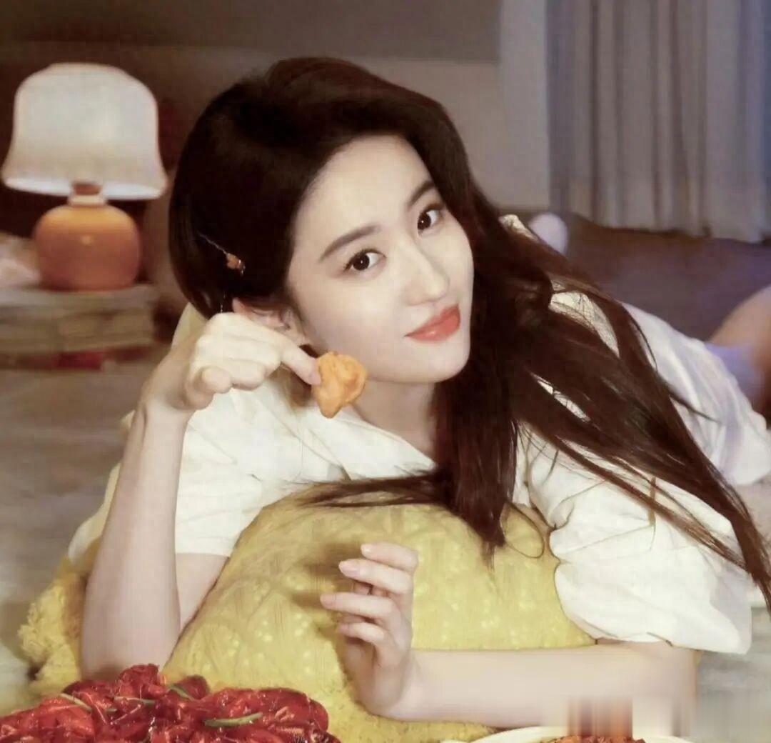 刘亦菲清新大方