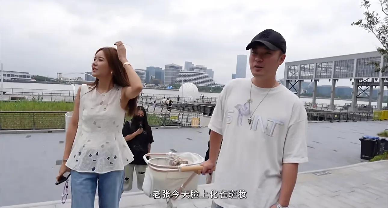 陈赫与张子萱约会，逛街吃饭看剧好惬意，甜喊“我老婆”秀足恩爱