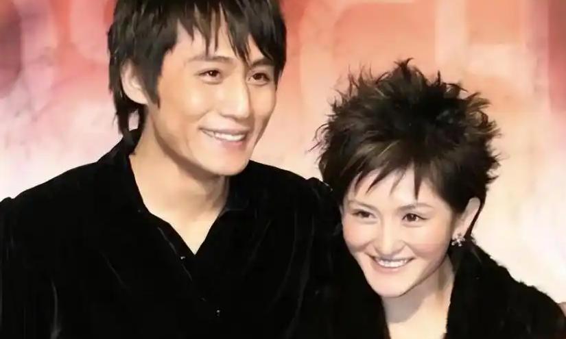 谢娜主持中国电影周年当天，央视六公主公开点名，刘烨的话应验