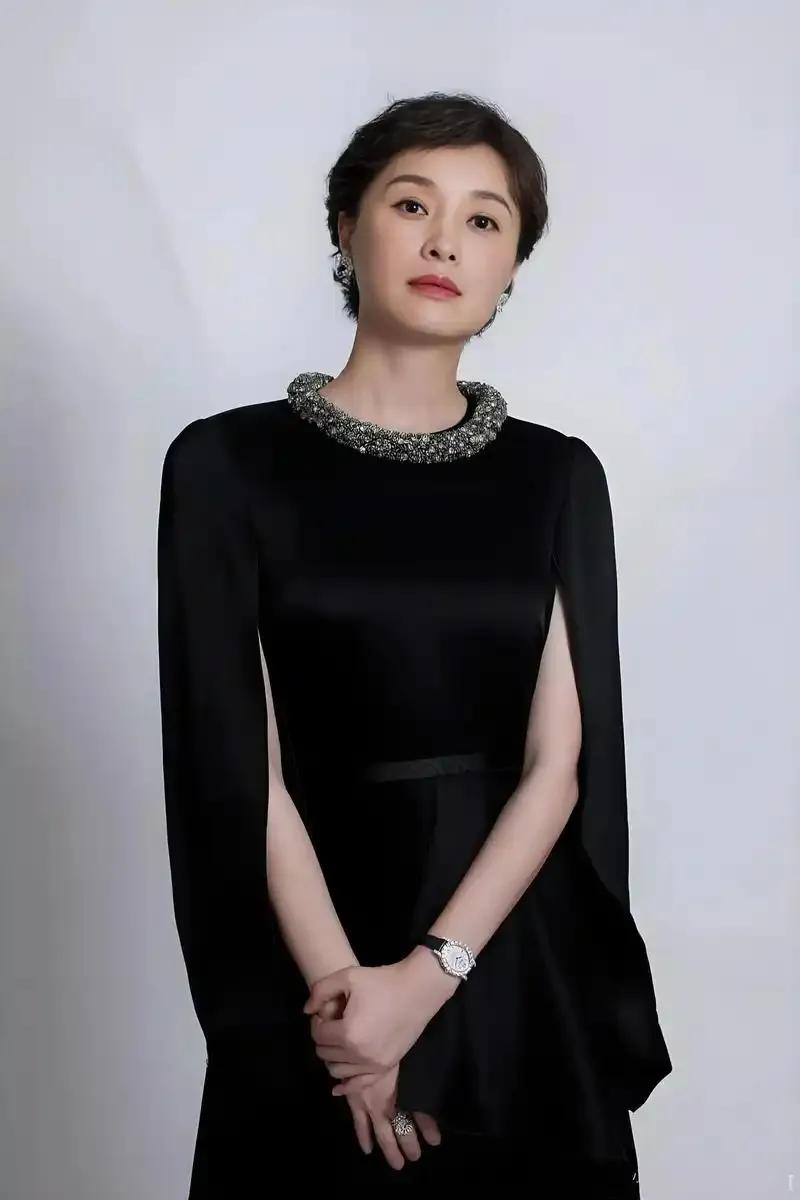 53岁吴越自曝单身真相:为父母买上海大平层尽孝,坦言孤独也是福报