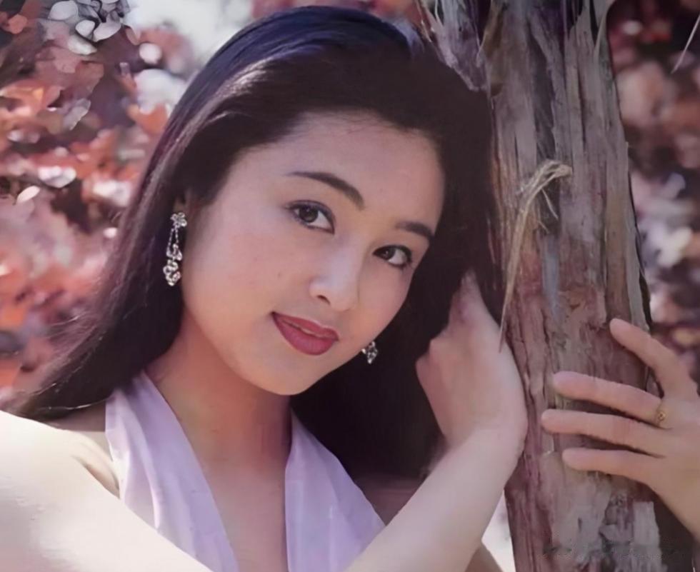 长得太美被导演占为己有，4年后生下大明星儿子，17岁出演男一号