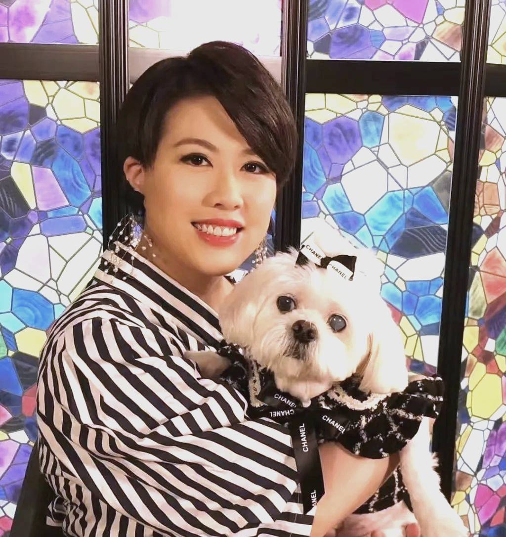 知名港星带女儿亮相！