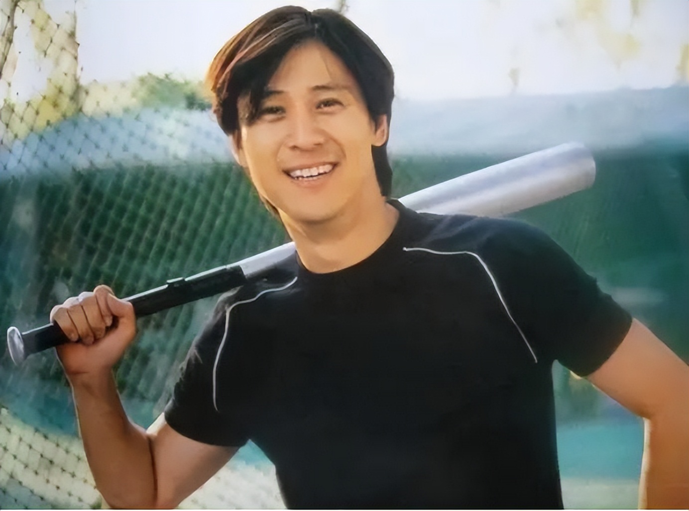 歌手解晓东：14次登春晚，曾提携章子怡，破产后抑郁住养老院？