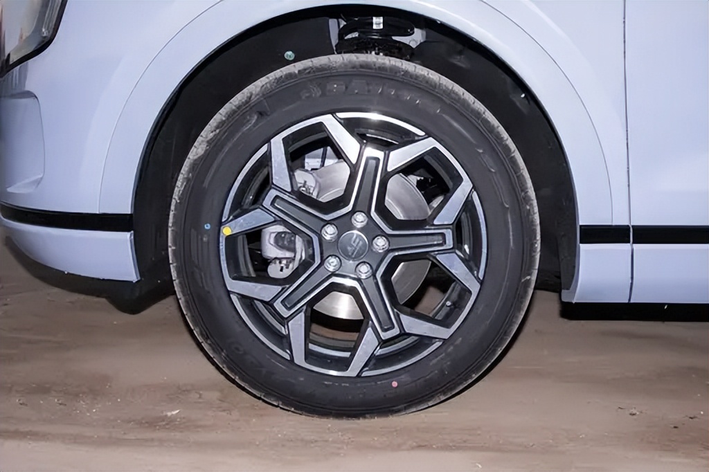 15万级插混SUV实测,这台车居然能冲到前三,确实有点东西