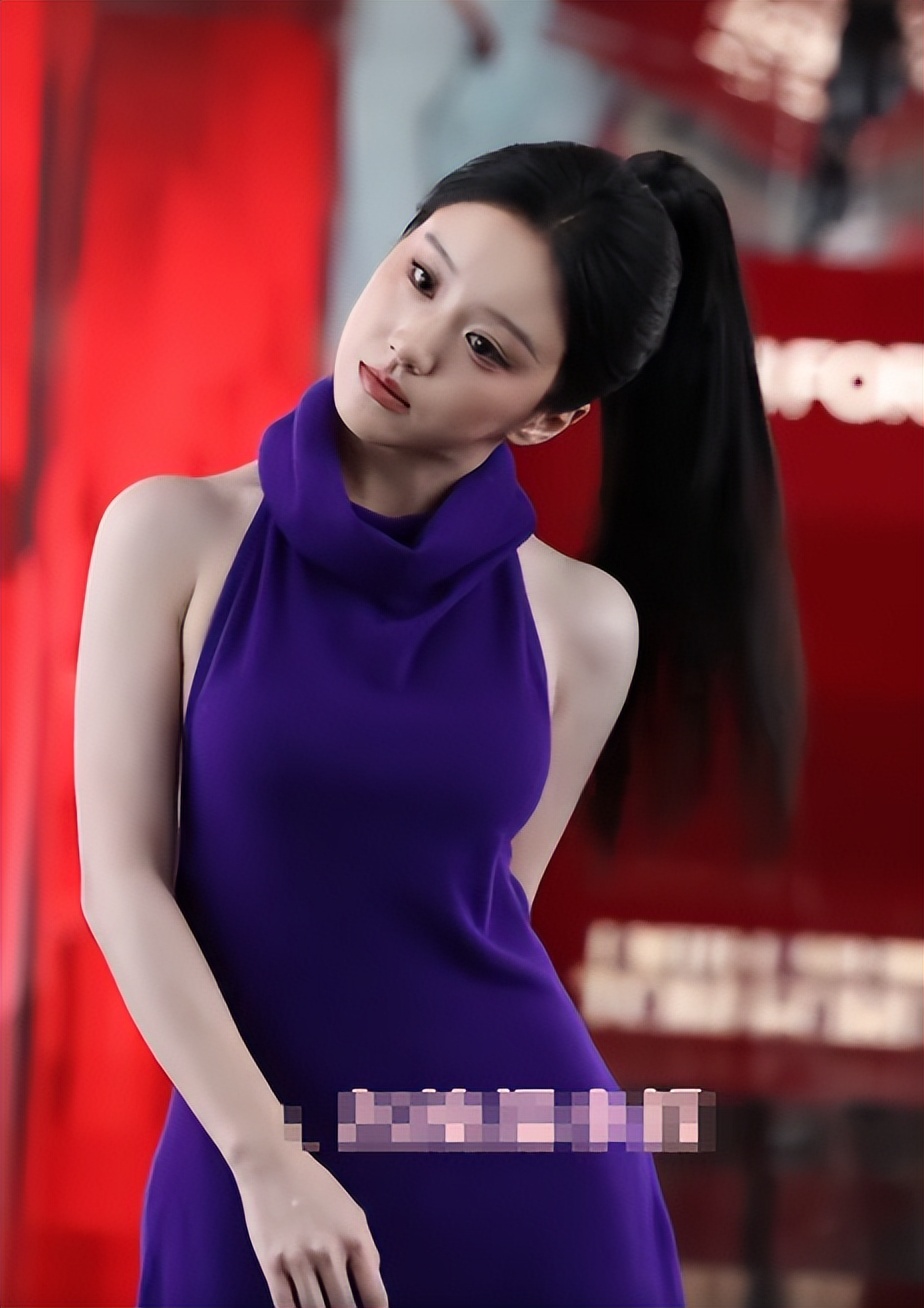 上海TF活动,彭小苒“蛇女”辣眼,包上恩土气,王楚然一身黑惊艳