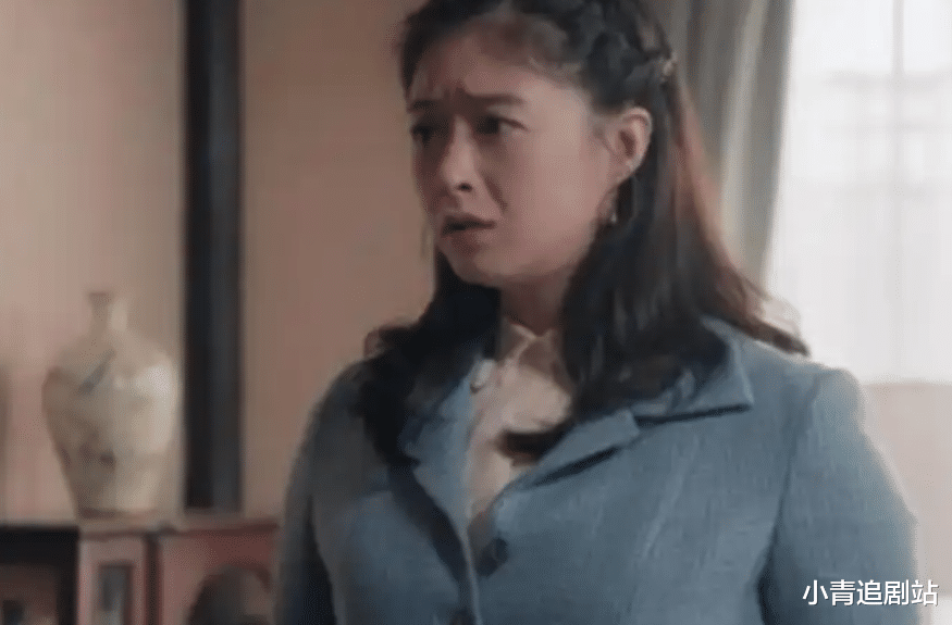 难怪蒋欣要拼命减肥，穿同一件衣服，至少年轻十岁，大长腿很抢镜