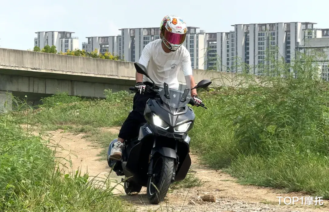 智能踏板标杆，赛科龙RT250真实测评，操控更轻更快