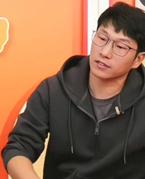 两位贵人相继离职，明明在东方甄选处境尴尬