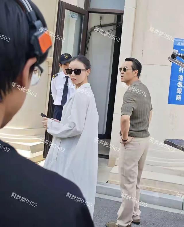 倪妮生图比精修漂亮，皮肤白眉眼清秀气质太好了，脸跟小孩一样大