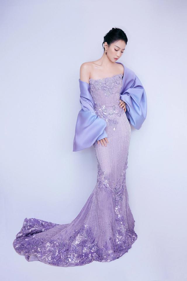 宋茜紫色抹胸礼裙,又仙又美