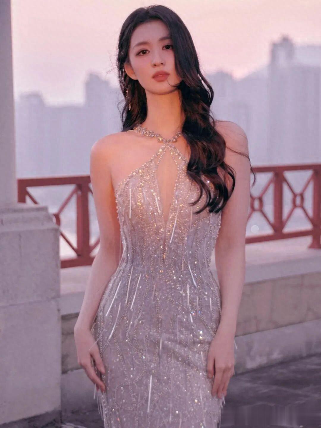王楚然流苏裙，自带光晕的模样