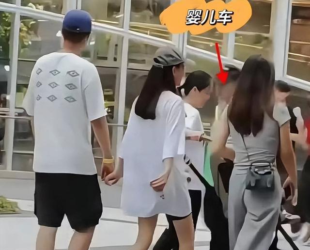 一个被窝睡不出两种人,任重带女儿逛街被拍,一旁的孙骁骁成焦点