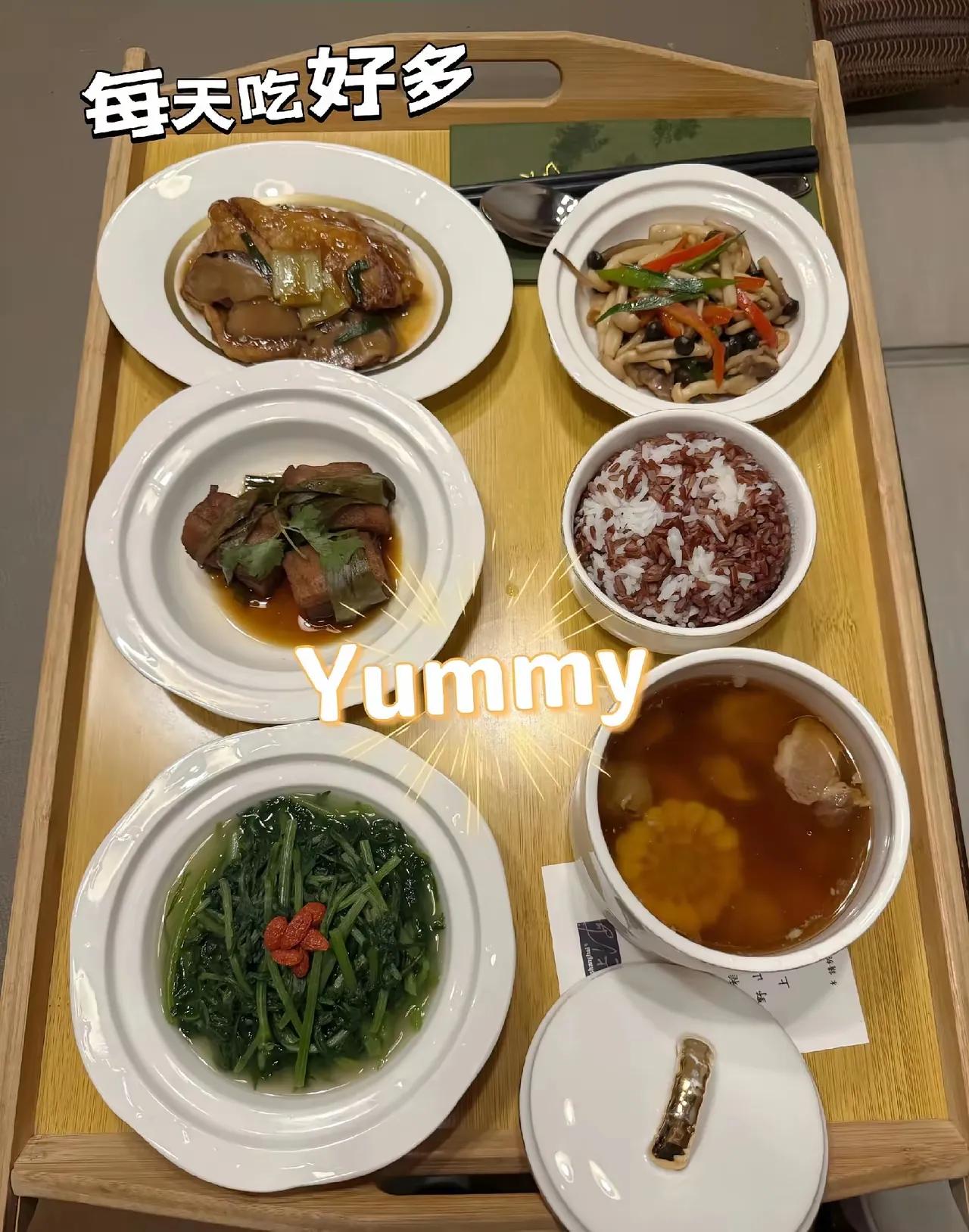 天王嫂方媛晒小女儿满月照，幸福感满满！郭富城肯定不会亏待老婆