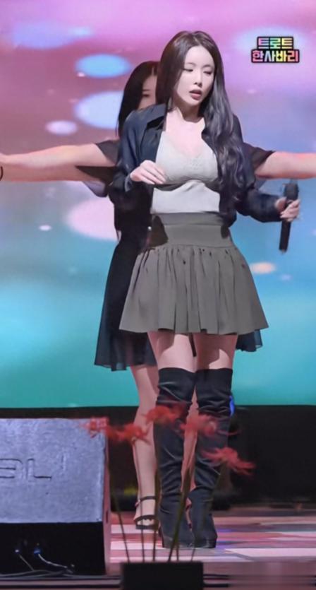 微胖界天花板洪真英！身材火辣更显自信，舞台魅力征服全场