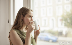 真千金为清库存用过气棉布冒充丝绸，却不知这次的合作商是财大气粗的港商，平生最恨奸商