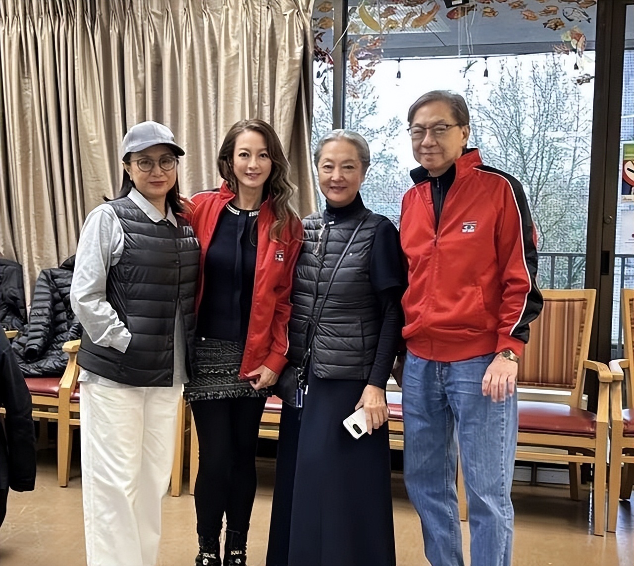 长居加国的 78 岁恬妮近照曝光 银发苍苍仍有韵味 为亡夫岳华潜心修佛