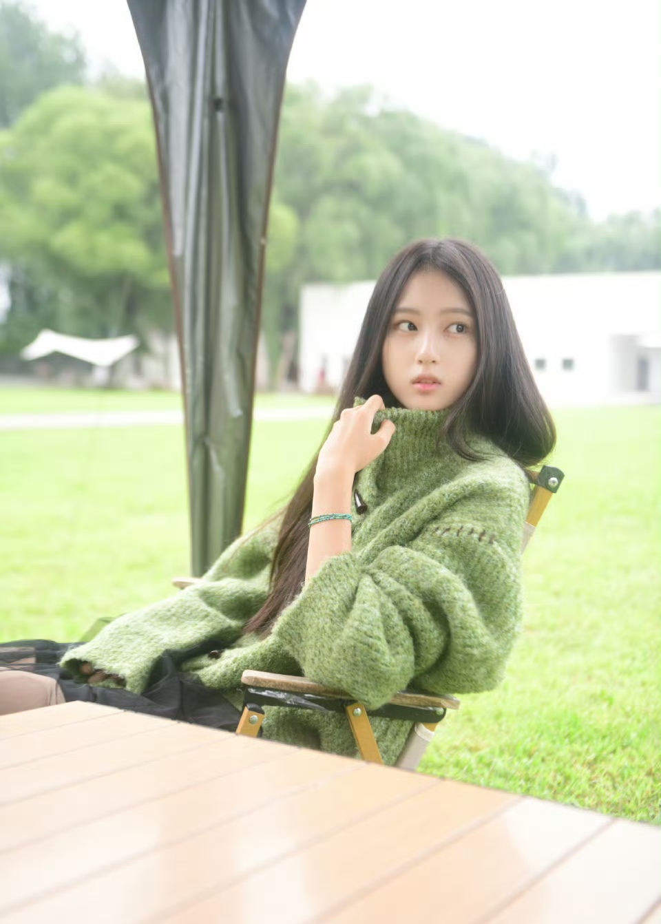 10后童星张婉儿今日份写真，真有范，是个潜力股