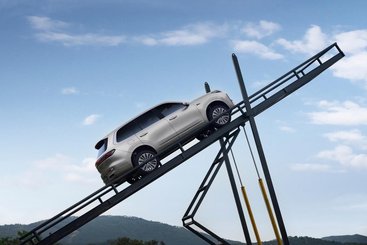 吉利银河M9强势入局，大六座SUV市场格局要被颠覆？