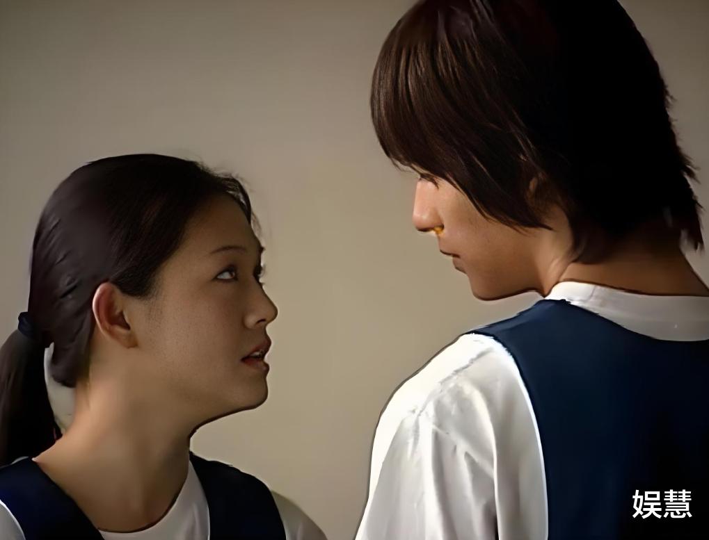 马筱梅返台陪小玥儿过端午，公园散步被偶遇，背影与大S如出一辙