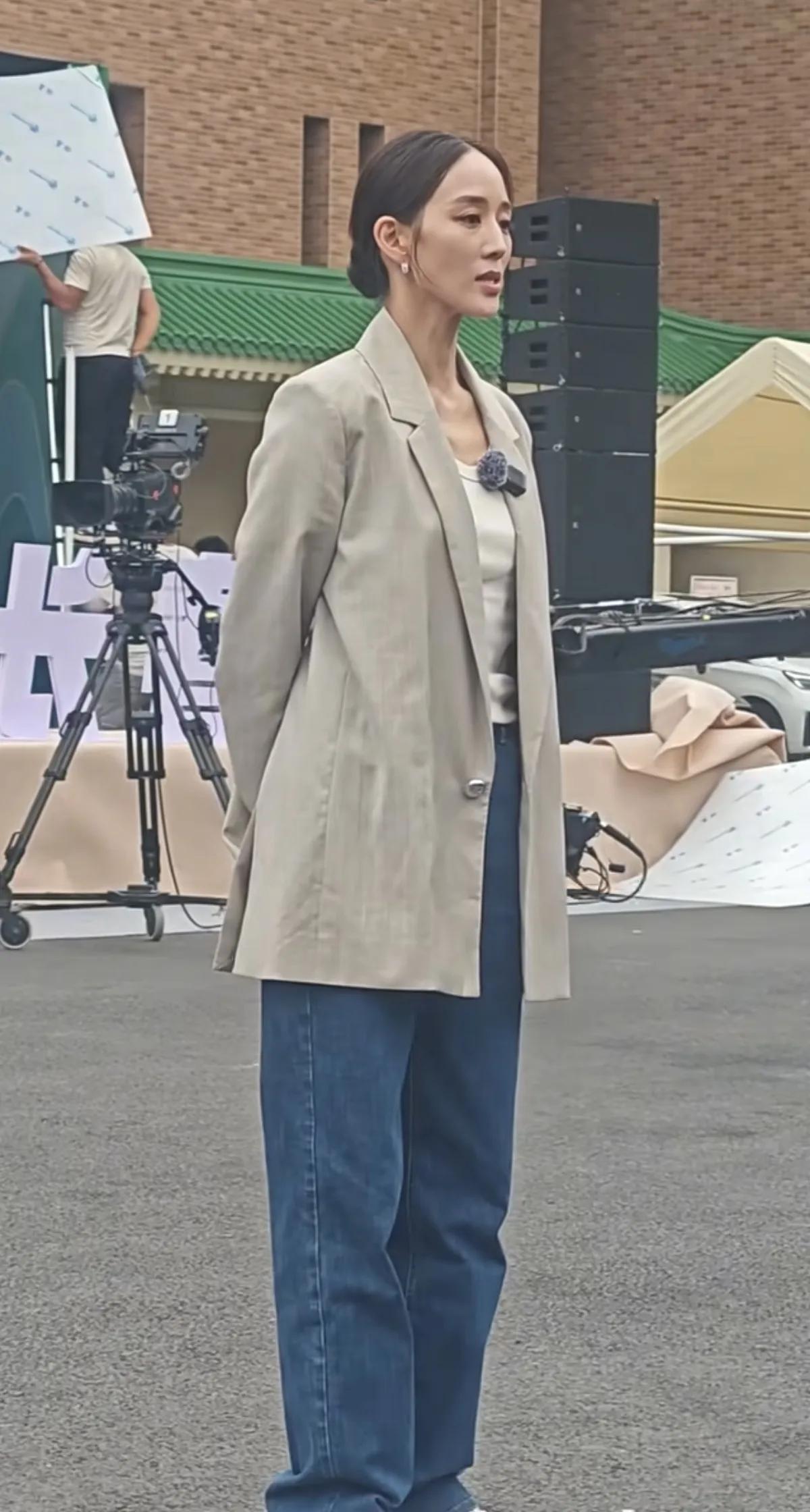 张钧甯长春被偶遇，本人也太漂亮了又高又瘦的，脸很小也很精致呀