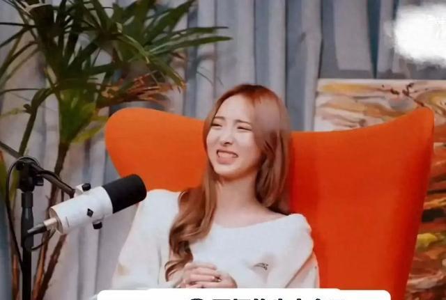 吃着中国饭!扭头在国外吐槽中国厕所脏,400万女星人设彻底崩塌