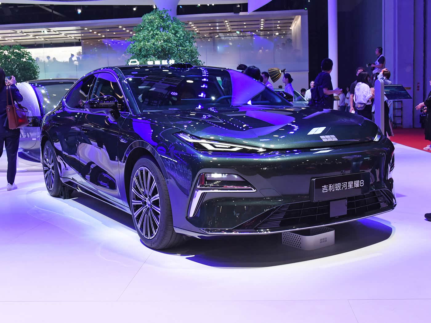 插混版“汉”上海车展亮相!预售不足14万,车长超5米配行政座椅