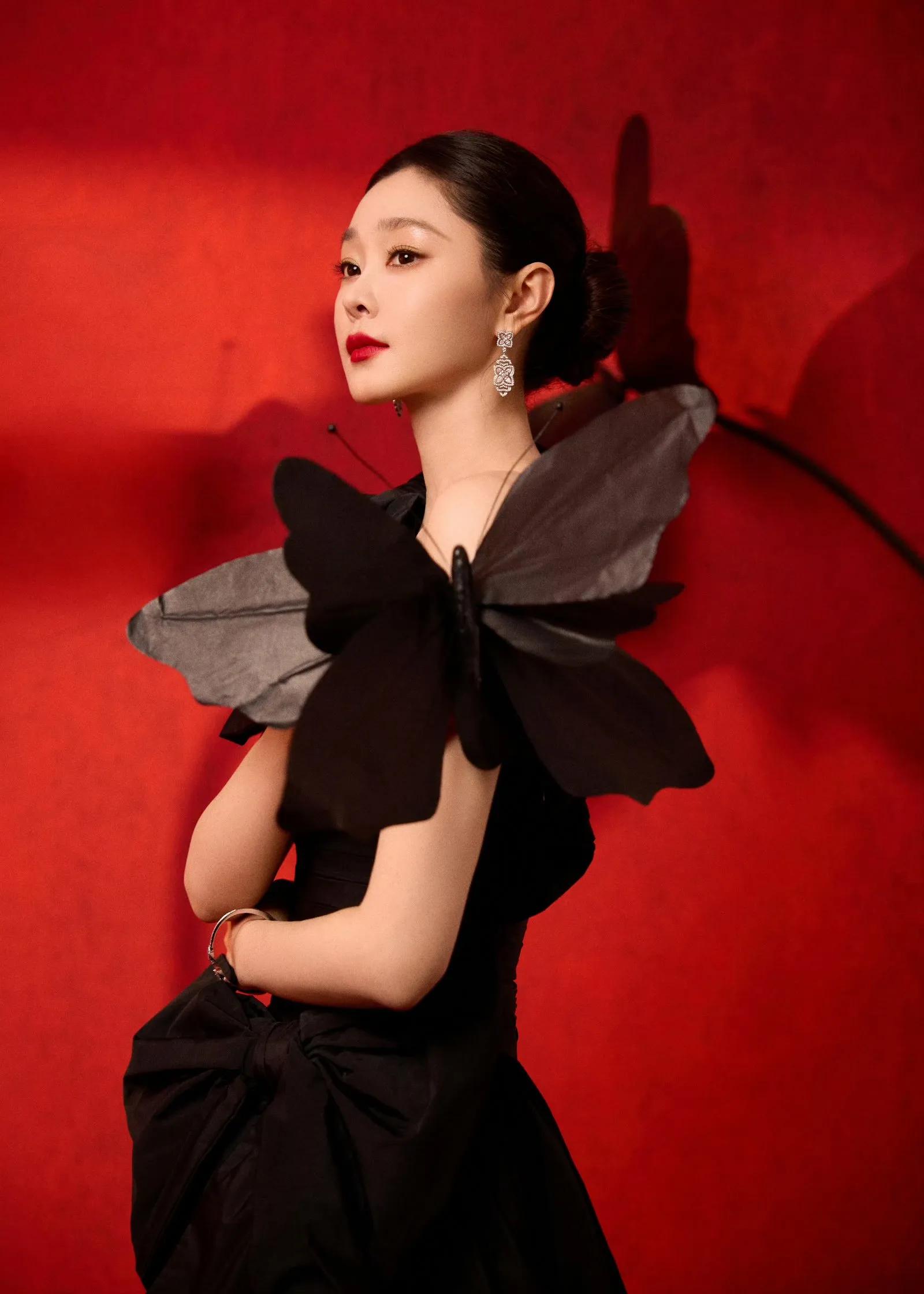 宋轶性感黑色半肩礼服