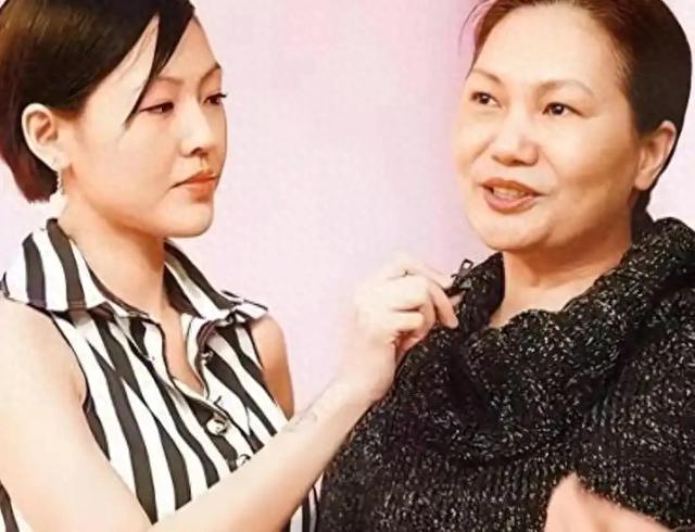 没了大S撑腰，娱乐圈的“看人下菜碟”，在小S母女身上展露无遗