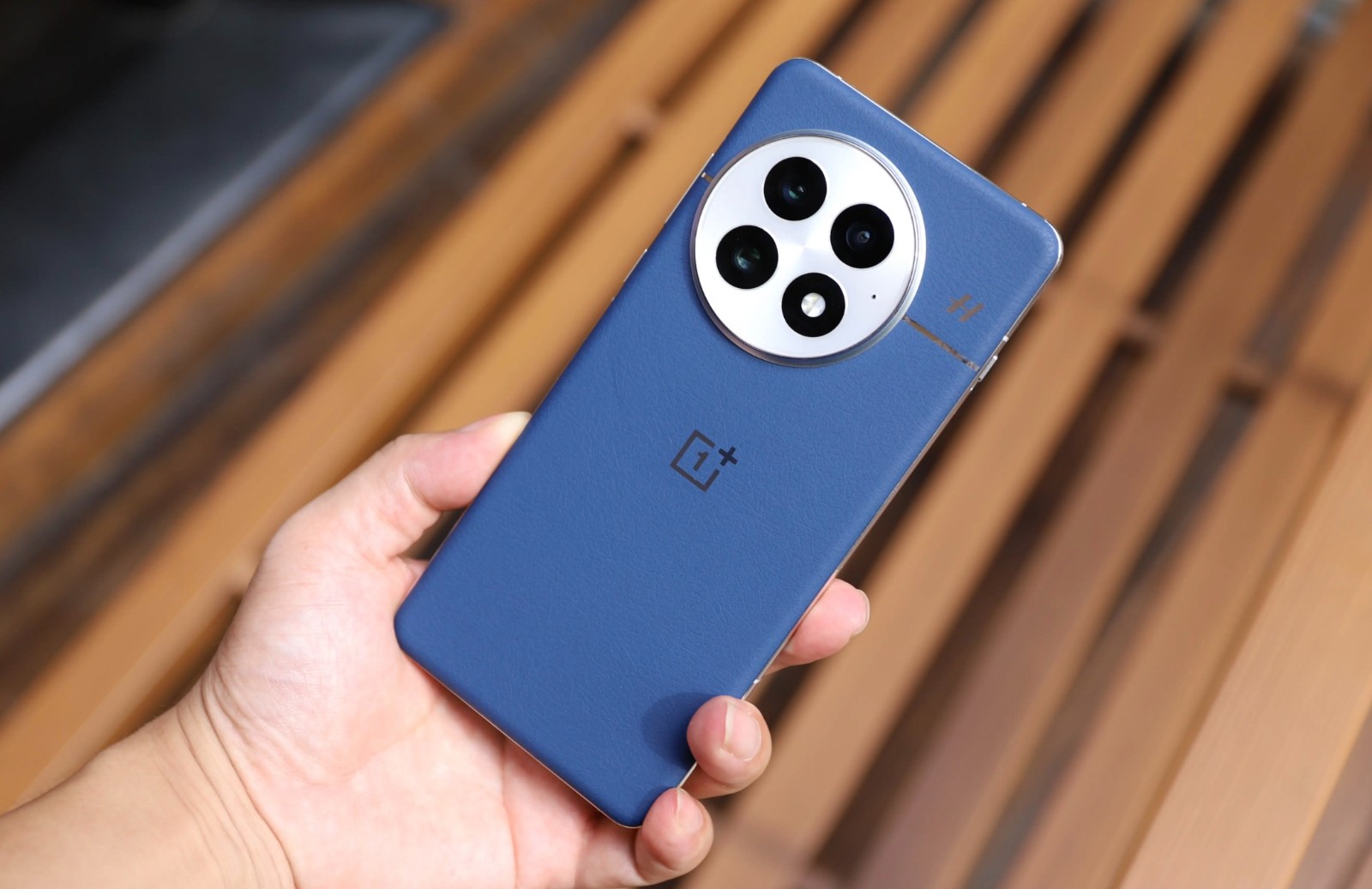 从4499元跌至2999元，从高端机跌至中端机市场，2K屏旗舰加速清仓