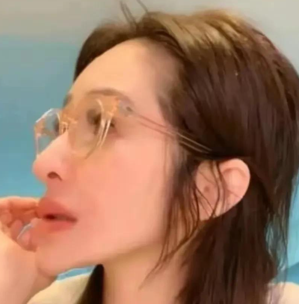 卸妆后 真人卤蛋忍了 、萧亚轩鞋拔子脸忍了、眼角开到后脑勺没忍住