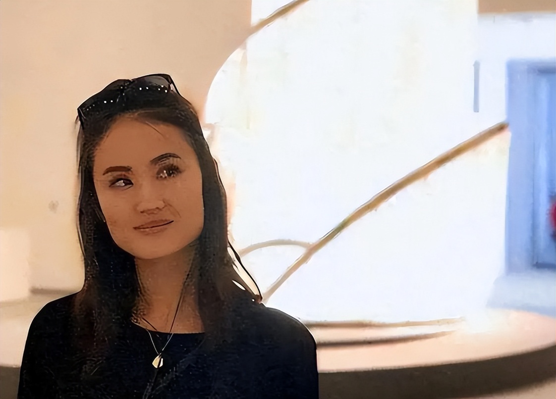 她直言讨厌中国，回国捞金上节目全程飙英文，结果被吴京狠狠打脸